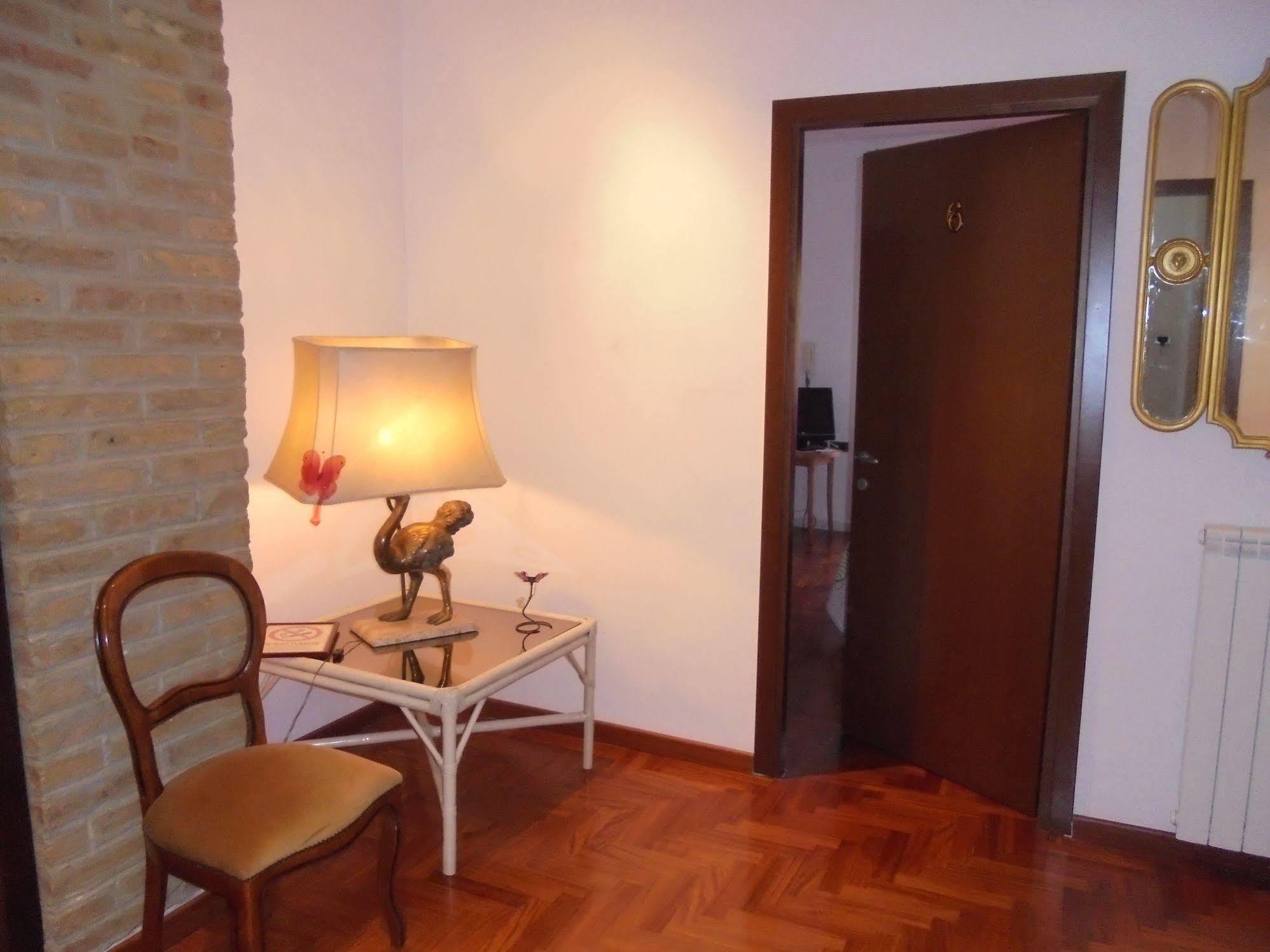 Max House Bed & Breakfast Rome Exterior photo